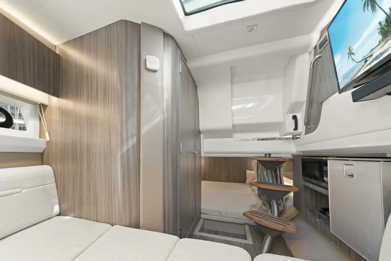 Slide: The Image of 2022 Sea Ray SLX 400 Outboard SEA N SEA - 5829213