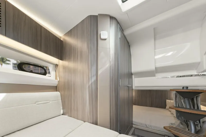 Slide: The Image of 2022 Sea Ray SLX 400 Outboard SEA N SEA - 5829214