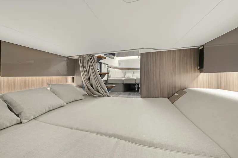 Slide: The Image of 2022 Sea Ray SLX 400 Outboard SEA N SEA - 5829217