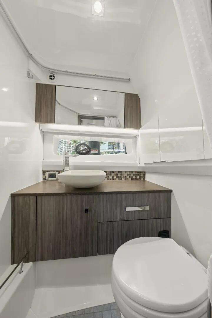 Slide: The Image of 2022 Sea Ray SLX 400 Outboard SEA N SEA - 5830032