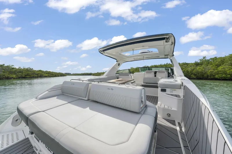 Slide: The Image of 2022 Sea Ray SLX 400 Outboard SEA N SEA - 5830053