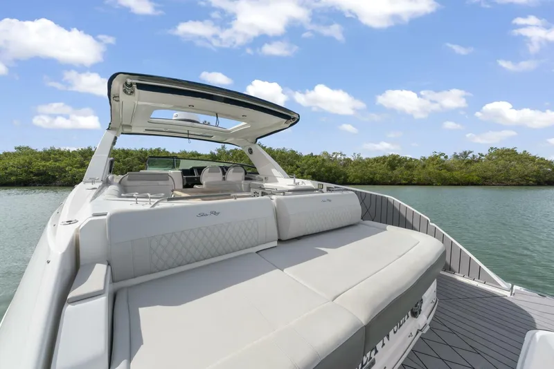 Slide: The Image of 2022 Sea Ray SLX 400 Outboard SEA N SEA - 5830054