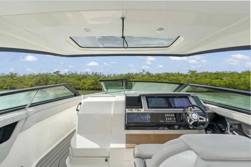 Slide: The Image of 2022 Sea Ray SLX 400 Outboard SEA N SEA - 5830017