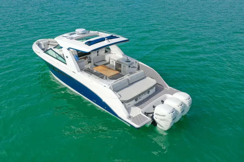 Slide: The Image of 2022 Sea Ray SLX 400 Outboard SEA N SEA - 5830204