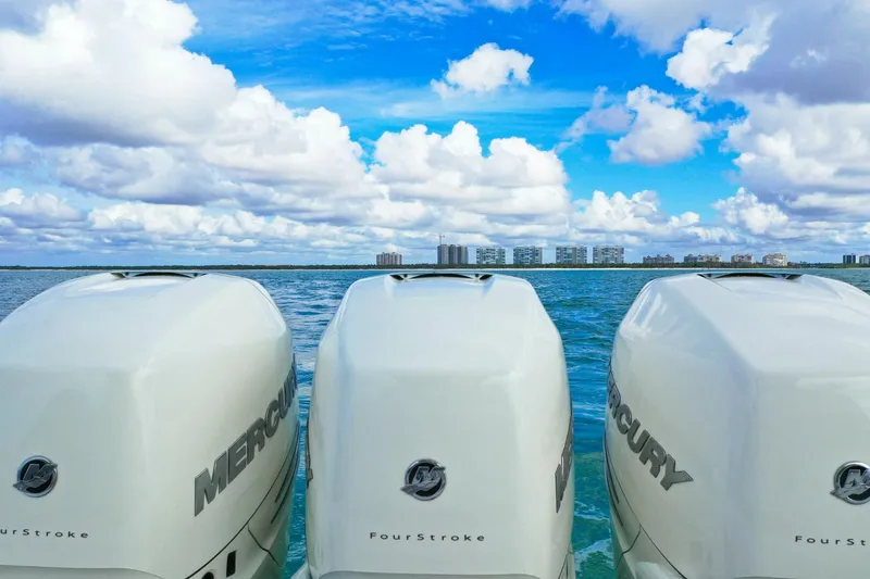 Slide: The Image of 2022 Sea Ray SLX 400 Outboard SEA N SEA - 5830206