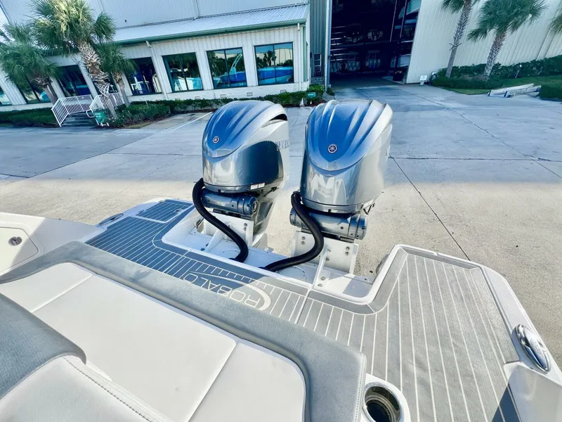 Slide: The Image of Robalo R317 2021 - 5806841