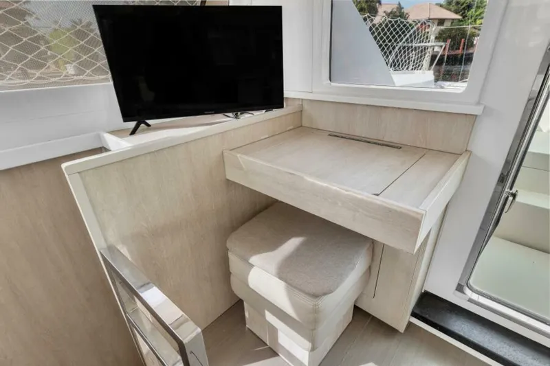 Slide: The Image of Leopard 40 Owners Version 2017 - 5807585