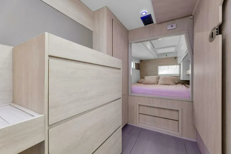 Slide: The Image of Leopard 40 Owners Version 2017 - 5807596