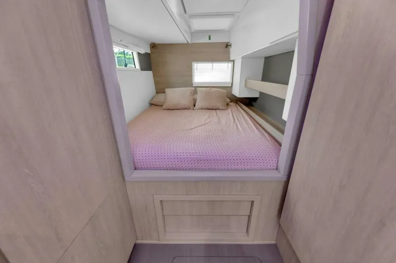 Slide: The Image of Leopard 40 Owners Version 2017 - 5807598