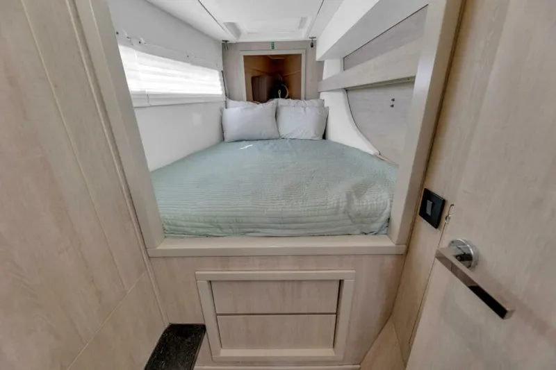 Slide: The Image of Leopard 40 Owners Version 2017 - 5807614