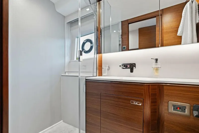 Slide: The Image of Princess V55 2021 - 5807744