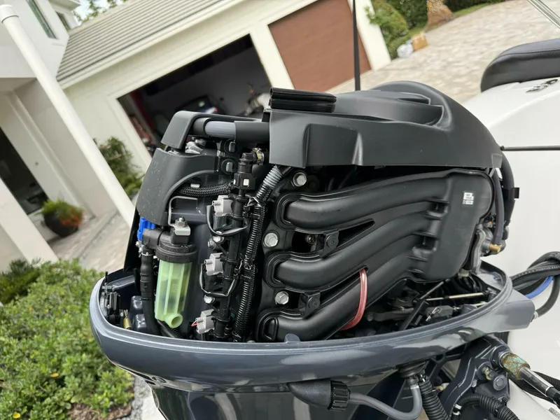 Slide: The Image of Walker Bay Generation 360 DLX 2024 - 5808489