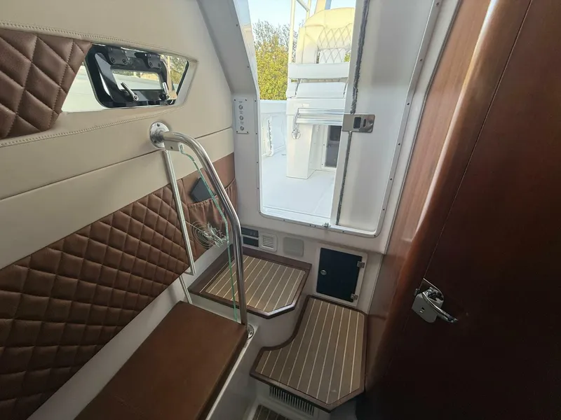 Slide: The Image of Edgewater 370 2018 - 5808572