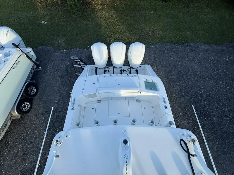 Slide: The Image of Edgewater 370 2018 - 5808575