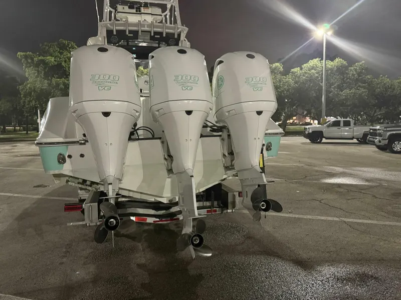 Slide: The Image of Edgewater 370 2018 - 5808578