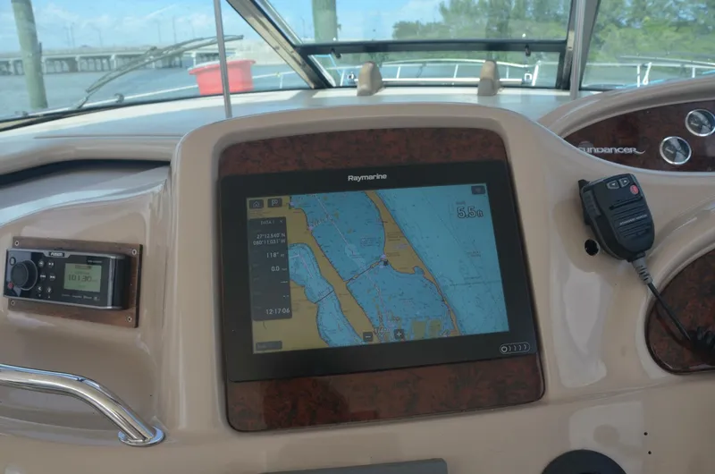 Slide: The Image of Sea Ray 46 4 RICH-SHER OR POORER - Cockpit - Helm 2001 Sea Ray 46 - 4 RICH-SHER OR POORER - 5808674