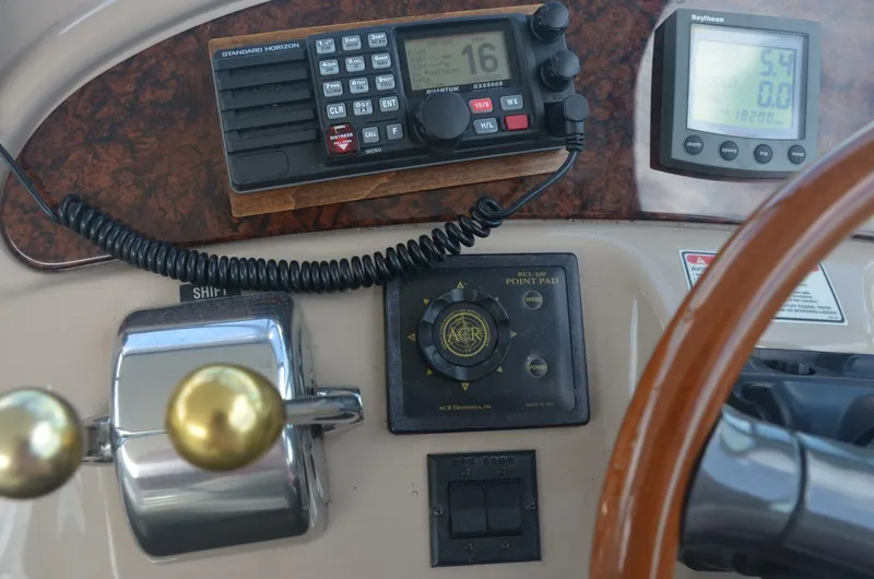 Slide: The Image of Sea Ray 46 4 RICH-SHER OR POORER - Cockpit - Helm 2001 Sea Ray 46 - 4 RICH-SHER OR POORER - 5808679