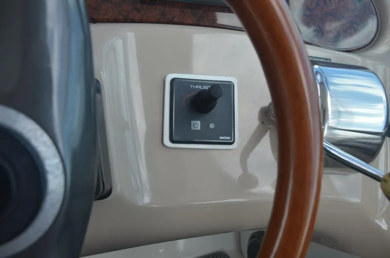 Slide: The Image of Sea Ray 46 4 RICH-SHER OR POORER - Cockpit - Helm 2001 Sea Ray 46 - 4 RICH-SHER OR POORER - 5808680