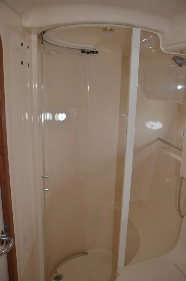 Slide: The Image of Sea Ray 46 4 RICH-SHER OR POORER - Master Ensuite Head 2001 Sea Ray 46 - 4 RICH-SHER OR POORER - 5808728