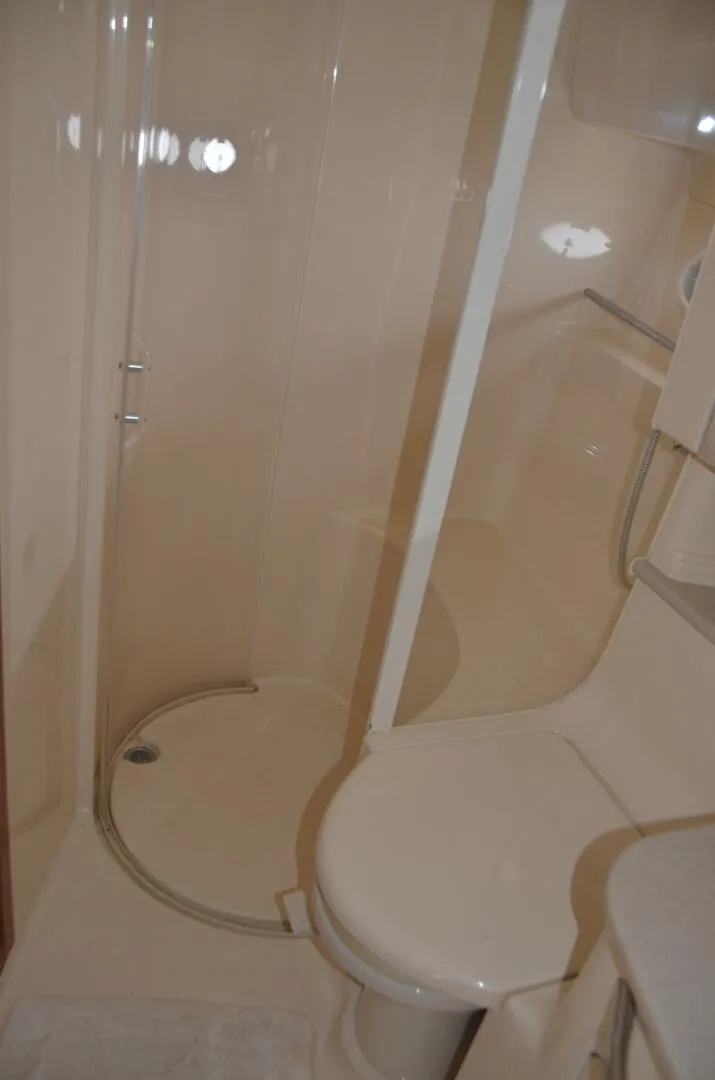 Slide: The Image of Sea Ray 46 4 RICH-SHER OR POORER - Master Ensuite Head 2001 Sea Ray 46 - 4 RICH-SHER OR POORER - 5808731