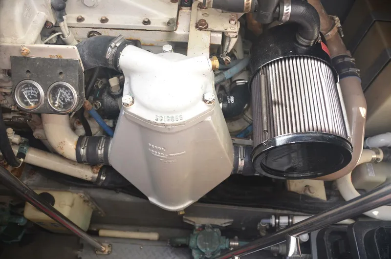 Slide: The Image of Sea Ray 46 4 RICH-SHER OR POORER - Engine Room 2001 Sea Ray 46 - 4 RICH-SHER OR POORER - 5808743