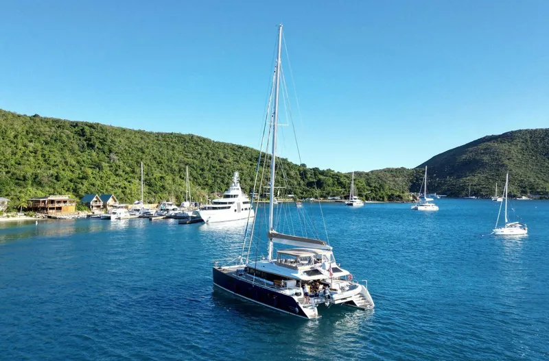 Slide: The Image of Lagoon 620 2016 - 5809016