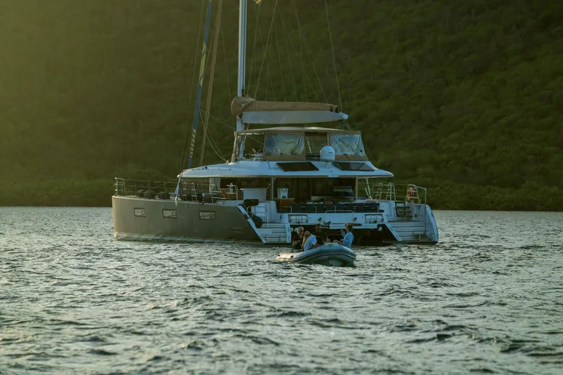 Slide: The Image of Lagoon 620 2016 - 5809017