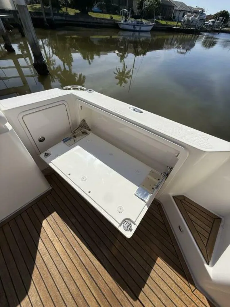 Slide: The Image of Riviera 395 SUV 2021 - 5809040