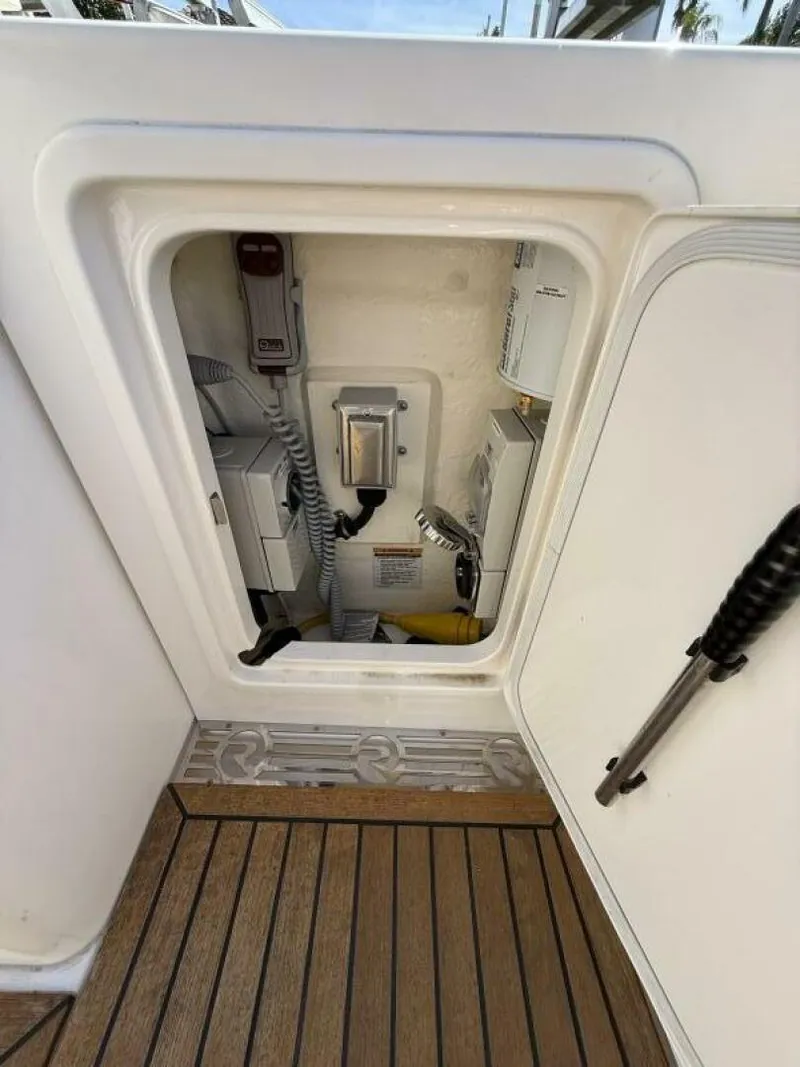 Slide: The Image of Riviera 395 SUV 2021 - 5809041