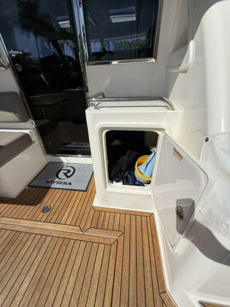 Slide: The Image of Riviera 395 SUV 2021 - 5809047