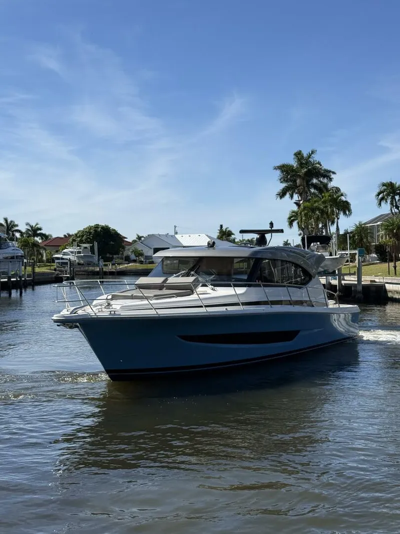 Slide: The Image of Riviera 395 SUV 2021 - 5809030