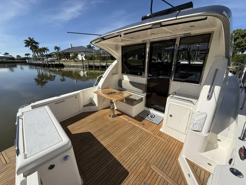 Slide: The Image of Riviera 395 SUV 2021 - 5809050