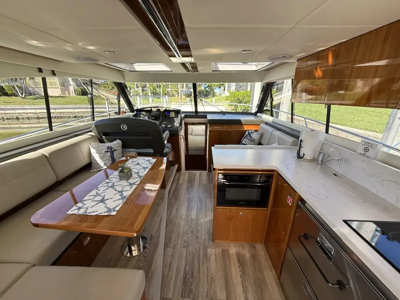 Slide: The Image of Riviera 395 SUV 2021 - 5809072