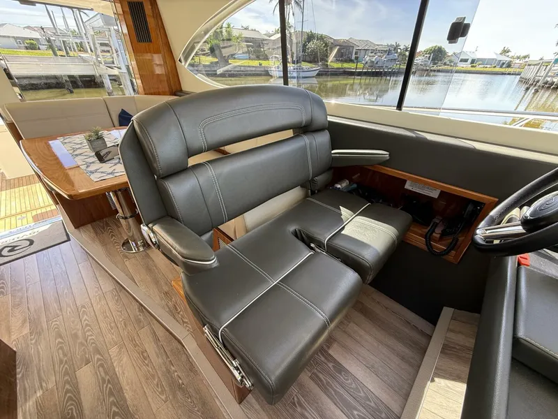 Slide: The Image of Riviera 395 SUV 2021 - 5809080