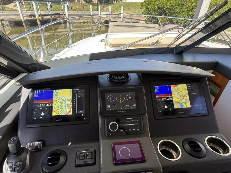 Slide: The Image of Riviera 395 SUV 2021 - 5809084