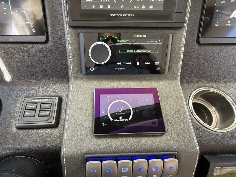 Slide: The Image of Riviera 395 SUV 2021 - 5809087