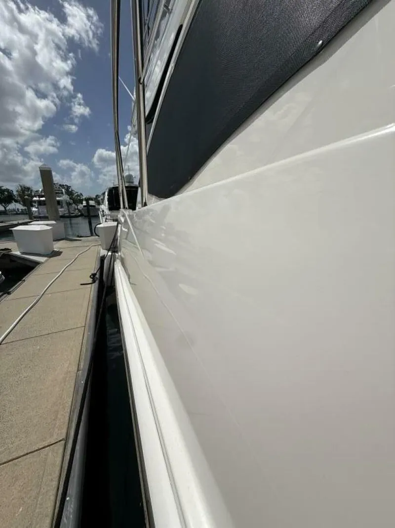 Slide: The Image of Sea Ray FLY 400 2018 - 5924417