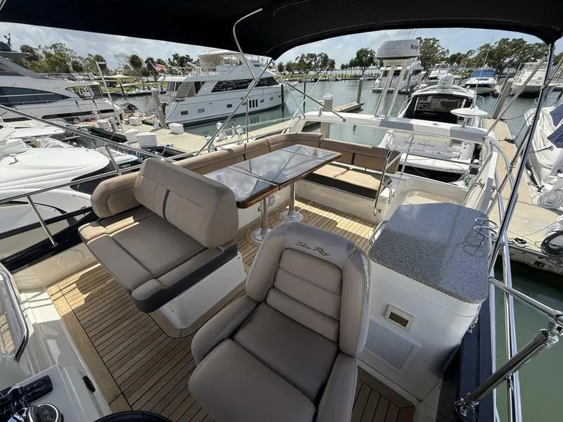 Slide: The Image of Sea Ray FLY 400 2018 - 5924426