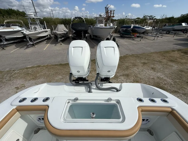 Slide: The Image of Yellowfin 32 2018 - 5844530