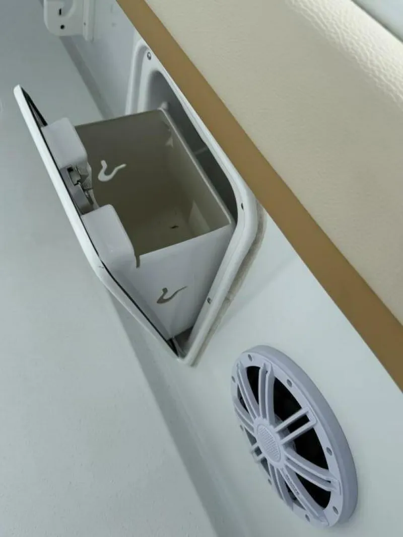 Slide: The Image of Yellowfin 32 2018 - 5844558