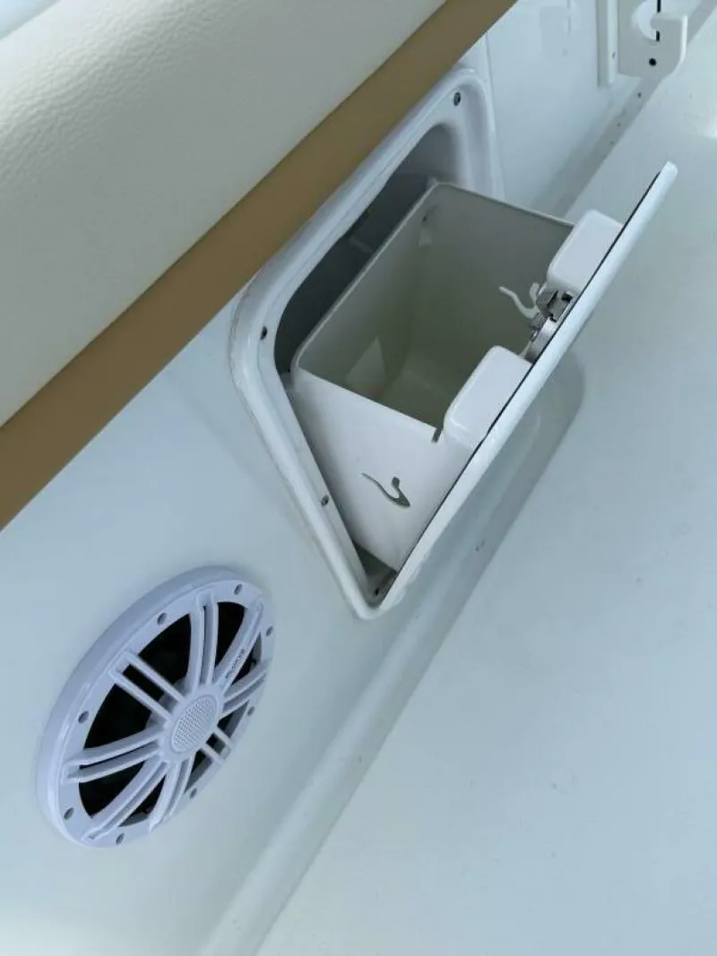 Slide: The Image of Yellowfin 32 2018 - 5844564