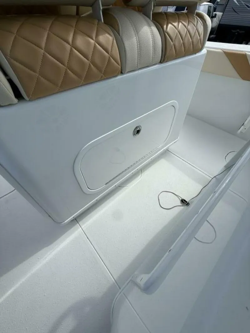 Slide: The Image of Yellowfin 32 2018 - 5844567