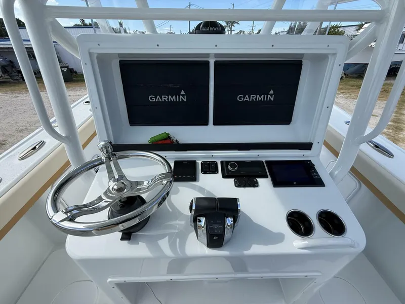 Slide: The Image of Yellowfin 32 2018 - 5844576