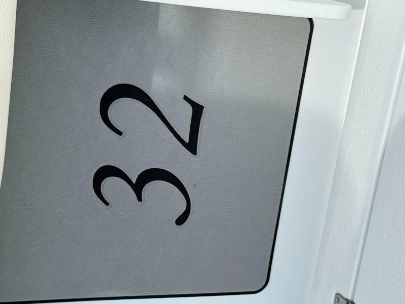 Slide: The Image of Yellowfin 32 2018 - 5844582