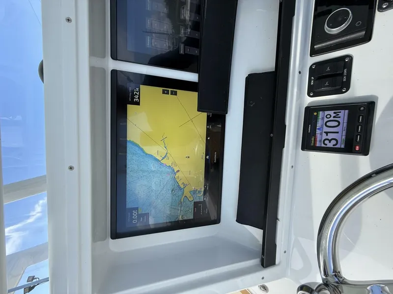 Slide: The Image of Yellowfin 32 2018 - 5844602