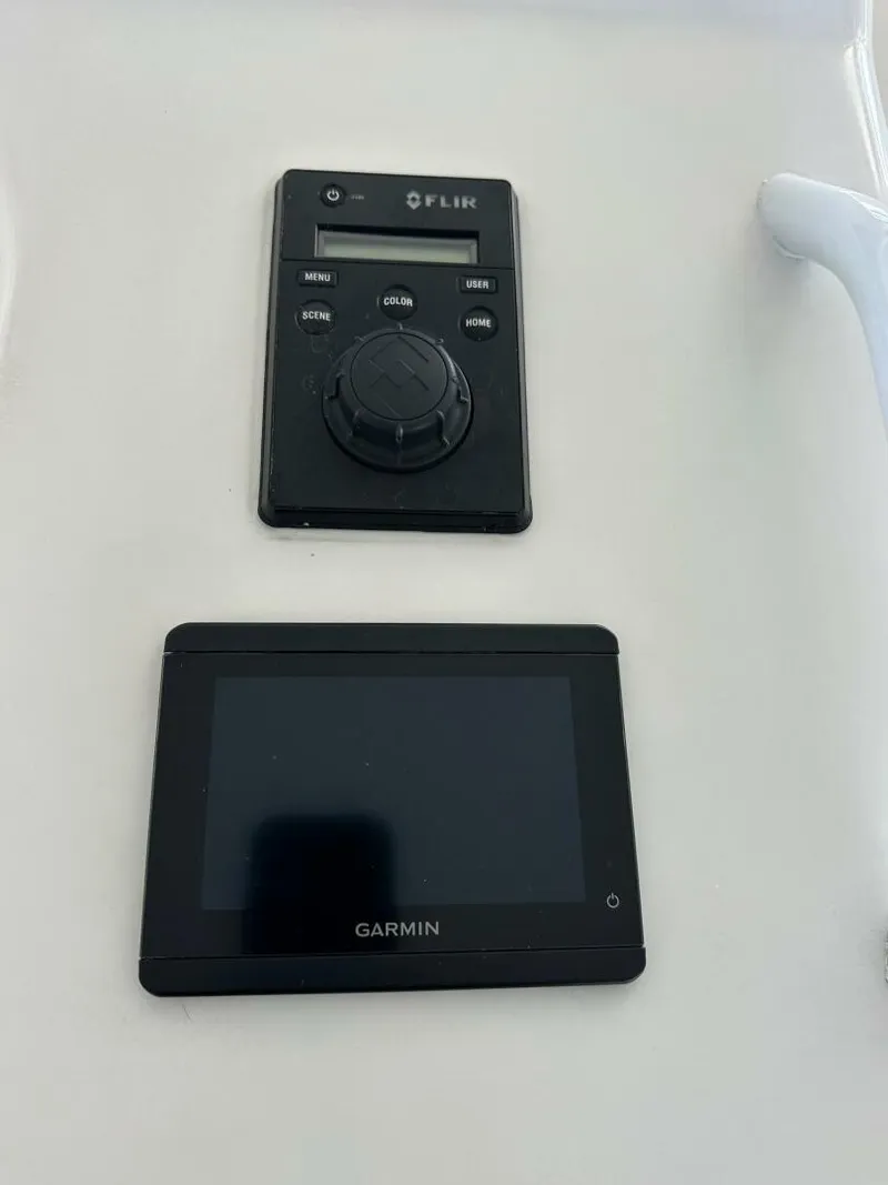 Slide: The Image of Viking 45 CAPT BAB - Flybridge Helm 2005 Viking 45
CAPT BAB - 5810430