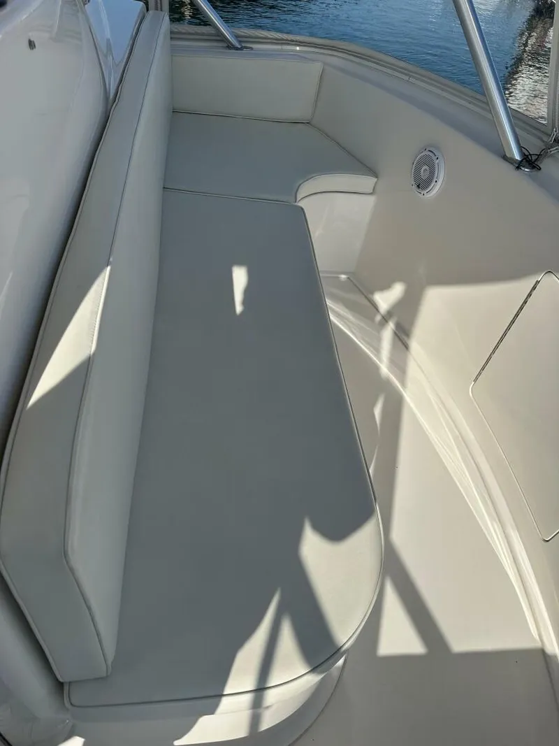 Slide: The Image of Viking 45 CAPT BAB - Flybridge Seating 2005 Viking 45
CAPT BAB - 5821250