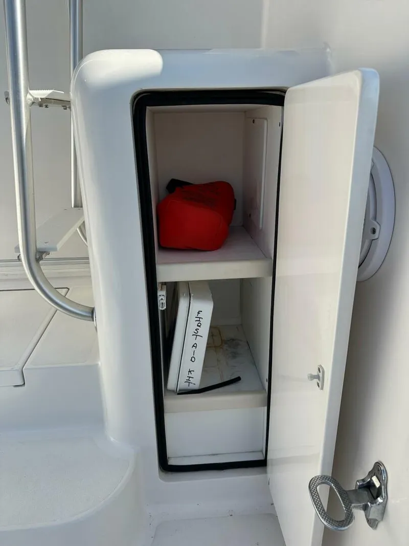 Slide: The Image of Viking 45 CAPT BAB - Cockpit 2005 Viking 45
CAPT BAB - 5821299