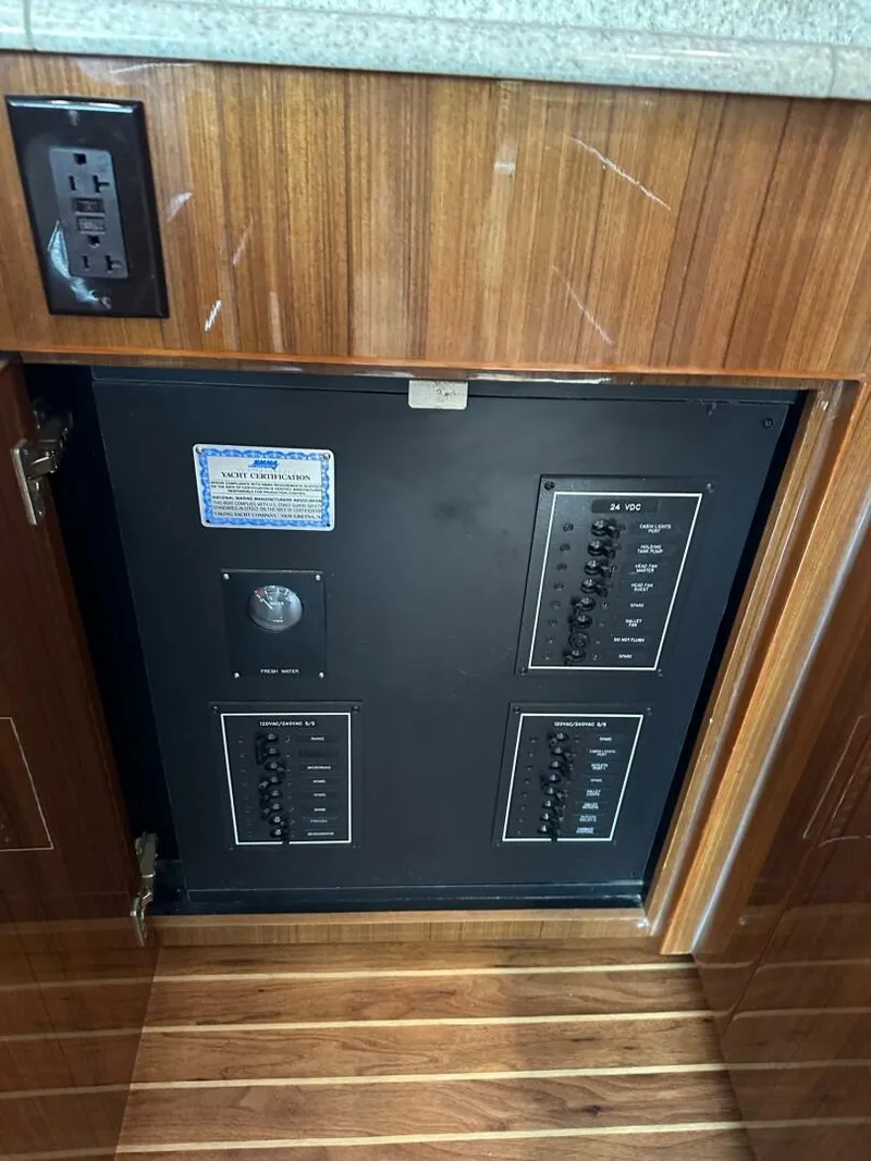 Slide: The Image of Viking 45 CAPT BAB - Salon - Salon 2005 Viking 45
CAPT BAB - 5821461