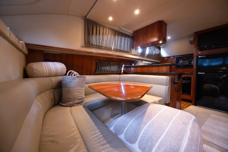 Slide: The Image of 2005 Cruisers 455 Motor Yacht "Sky Brown" - 5811239